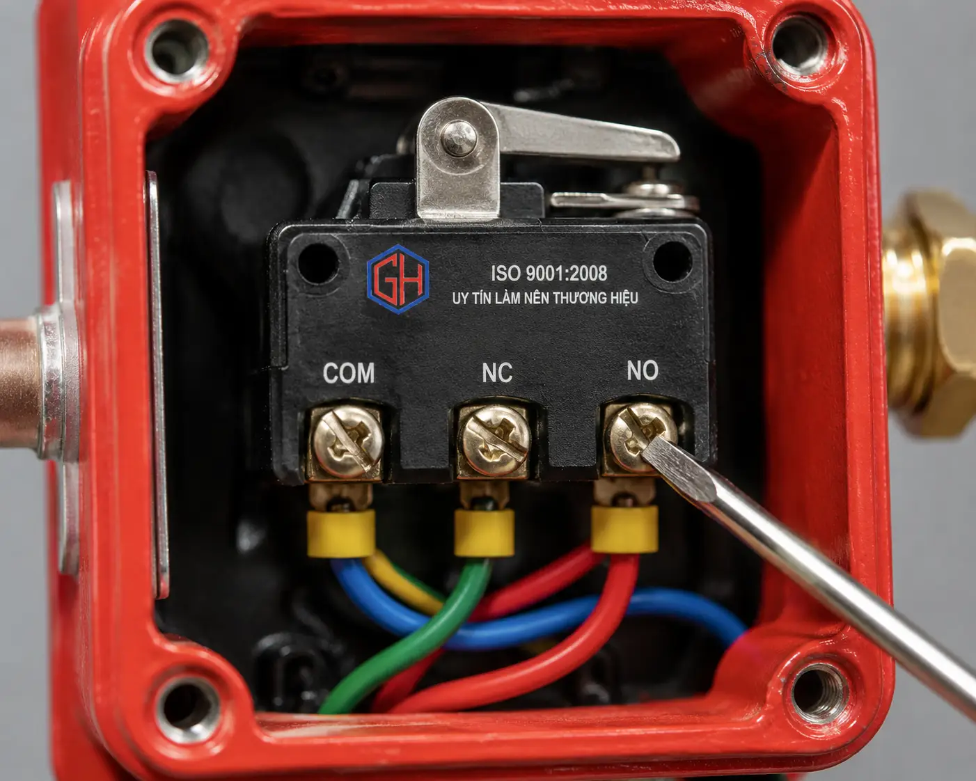 Đấu nối công tắc dòng chảy với tủ báo cháy chuẩn M&E